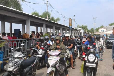 Cuaca Buruk Penyeberangan Lembar Padang Bai Sempat Ditutup Jam