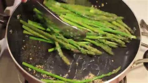 How To Cook Asparagus In A Pan Youtube