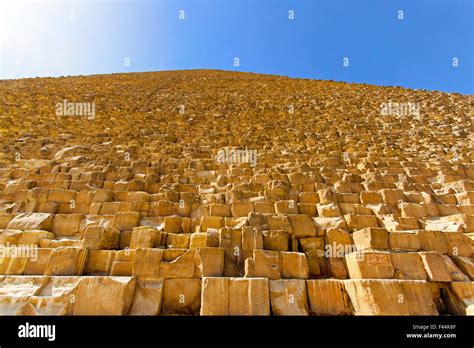 Pyramide giza Fotos und Bildmaterial in hoher Auflösung Alamy