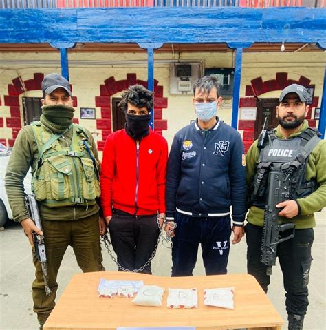 Notorious Drug Peddlers Arrested By Pulwama Police Awami Moazin