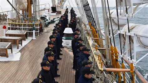 La Fragata Ara “libertad” Rindió Homenaje A Los 44 Tripulantes Del Submarino Ara “san Juan