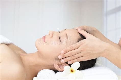 Woman In Spa Salon Receives Scalp Massage Stock Image Image Of Appearance Face 143462689