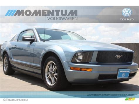 2005 Windveil Blue Metallic Ford Mustang V6 Deluxe Coupe 65916270 Photo 2 Car