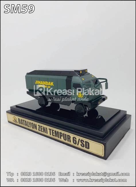 Souvenir Miniatur Truk Jihandak Tni Ad Kreasi Plakat