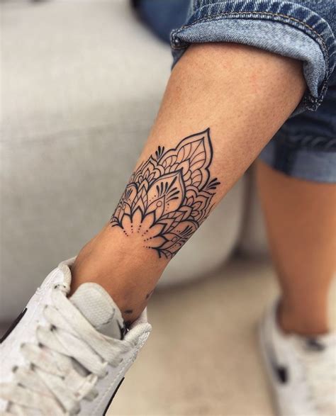 Pin De Emma Feather Smith En Bestie Tatts Tatuajes De Flores Y