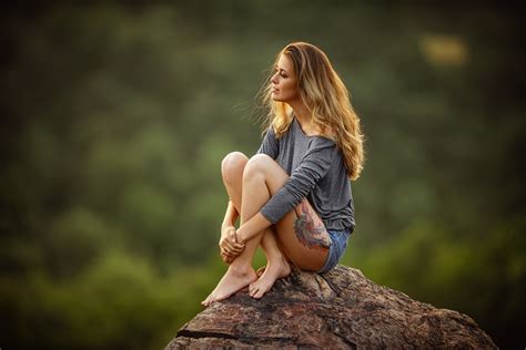 Wallpaper Sunlight Women Outdoors Blonde Depth Of Field Long Hair Barefoot Legs Wavy