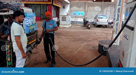 Indian Oil Pump Attender Filling Petrol Tank In India Oct 2019