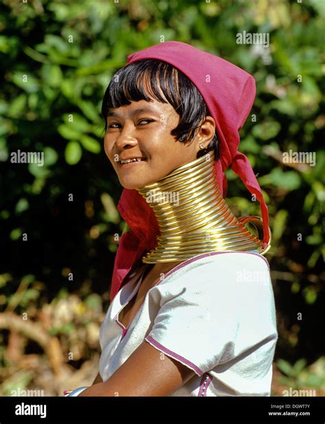 Giraffe Woman Kayan Lahwi Woman Long Necked Kayan Woman From The