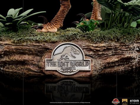 Jurassic Park The Lost World Velociraptor Deluxe Art Scale Statue