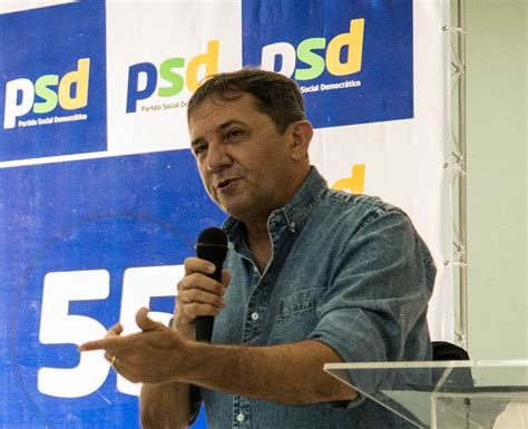 Chico Brasileiro Reeleito Prefeito De Foz Do Igua U H Foz