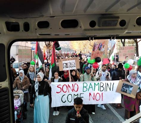 Corteo Stop Al Genocidio A Lecco Upper Un Paese Per Star Bene