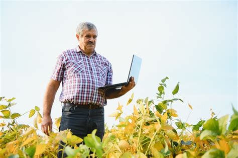 Premium Photo Portrait Of Senior Hardworking Farmer Agronomist