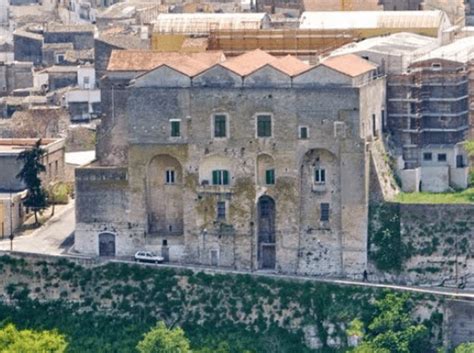 Fortezze E Castelli Di Puglia Il Castello E La Torre Di Minervino Murge