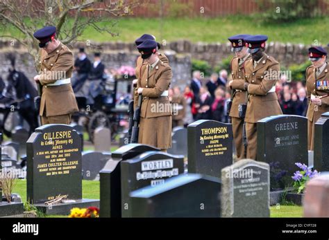 Soldier Bowed Head Hi Res Stock Photography And Images Alamy