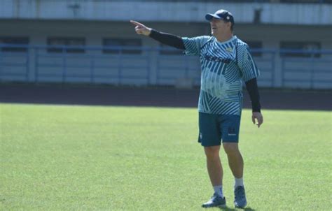 Persib Bandung Pasang Target Tinggi Di Liga 1 2021 BorneoFlash