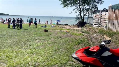 Mazury Wypadek nad jeziorem Śniardwy Rozpędzony skuter wypadł na