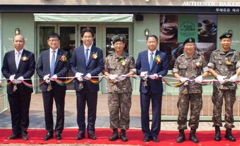 Cj푸드빌 논산 육군훈련소에 `뚜레쥬르` 매장 열어 전자신문