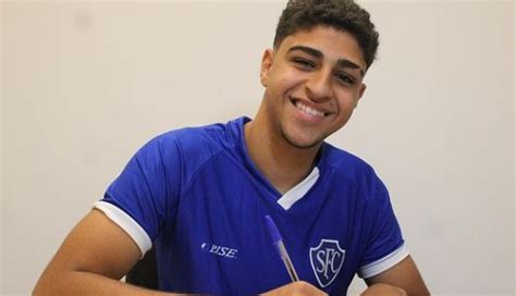 Not Cias Filho De Adriano Imperador Assina Primeiro Contrato