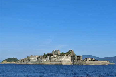 廃墟と化した軍艦島はなぜ世界遺産その背景を理解しよう 冒険県 冒険する長崎プロジェクト ワクワクを探しに出かけよう