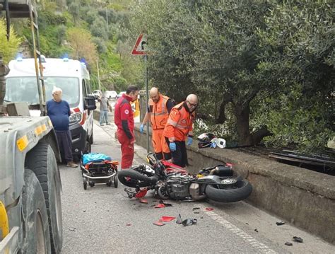 Ravello Notizie Ravello Incidente Tra Moto E Camion Betoniera