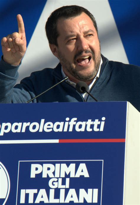 Terroni Preparatevi A Mondragone Arriva Salvini Il Vostro Salvatore