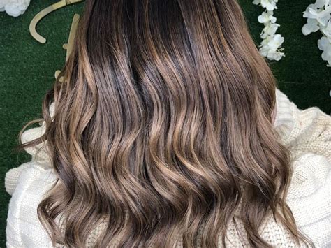 Hair Frosting Το νέο Balayage σού κλείνει το μάτι και σε προκαλεί να το δοκιμάσεις τον χειμώνα