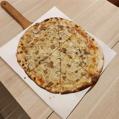 Ws Deli Experience Store Jurong East Singapore Fungi Pizza Review