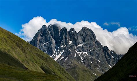 Kazbegi Gallery • Local Georgia