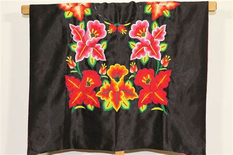 Pin En Tehuana Huipil With Hand Embroidered Flowers