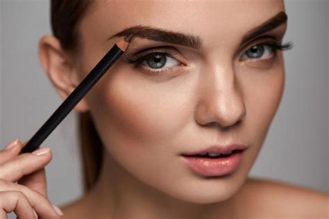 Jak zrobić idealny makijaż brwi TrustedCosmetics pl popularny blog