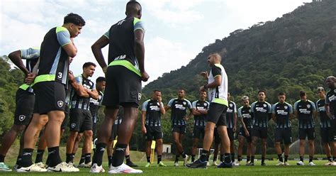 Quem Vem Mais Ap S Igor Jesus Allan E Almada Botafogo Foca Em