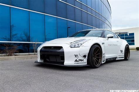 White Liberty Walk Nissan GT-R Photoshoot - GTspirit