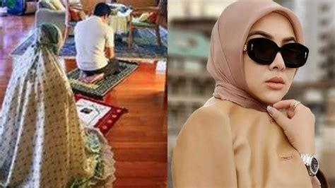 Syahrini Rayakan Tahun Baru Sambil Salat Bersama Unggahan Istri Reino