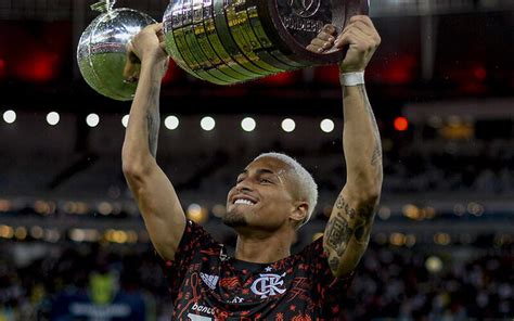 Flamengo Vende Jo O Gomes Ao Wolves