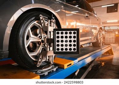 3,893 Wheel Alignment Machines Images, Stock Photos, 3D objects, & Vectors | Shutterstock