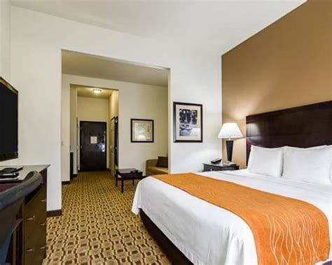 Budget Hotel in Lawrence (KS) : Comfort Inn & Suites Lawrence ...