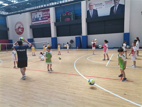 T C Fatih Belediyesi Fatihli Çocuklar Yaz Spor Okullarında Günlerini