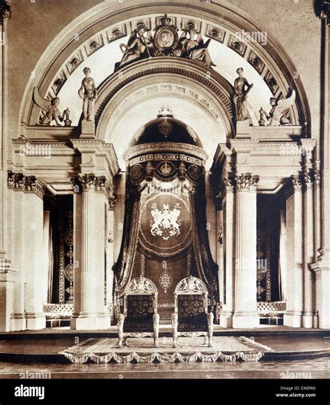 Throne room at Buckingham palace in London 1935 Stock Photo - Alamy