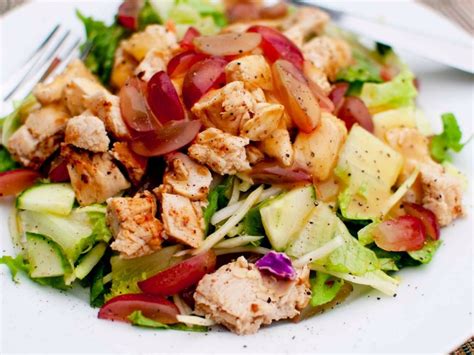 Салат с копченой курицей — 8 простых и вкусных рецептов