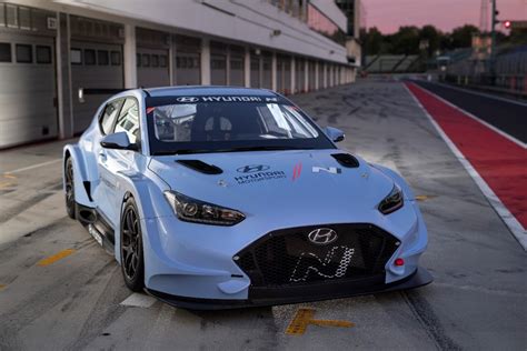 Hyundai Motorsport провела первые испытания Veloster N ETCR