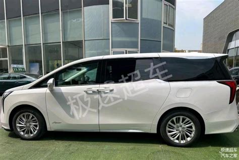 Mpv“新贵族”，别克gl8“世纪”进店实拍，豪华媲美丰田埃尔法车家号发现车生活汽车之家