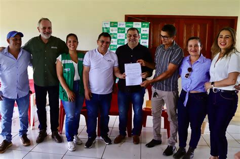 Estado Entrega Entreposto De Frutas Para Produtores Rurais Do Ramal Do