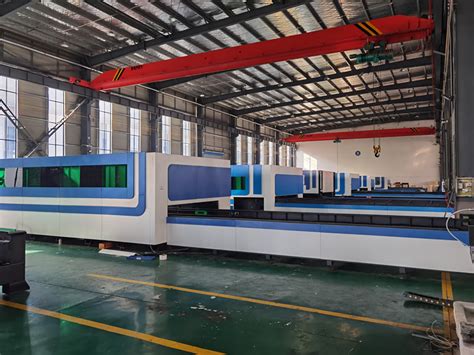 Big Watts Full Cover Exchange Table Cnc Fiber Laser Cutting Machine