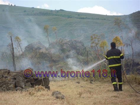 PRIMI INCENDI FRA BRONTE E MALETTO RANDAZZO RECINZIONE DIVELTA DAL