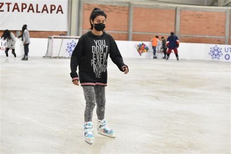 Lánzate a la pista de hielo gratuita de Utopía Olini en Iztapalapa