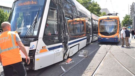 Euro Schaden Nach Stra Enbahn Unfall Strecke Wieder Frei