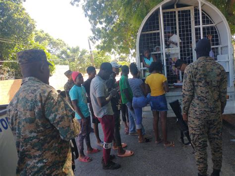 Migración detiene a más de 200 nacionales haitianos en dos provincias