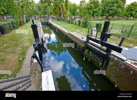 Bedford Town Lock Hi Res Stock Photography And Images Alamy