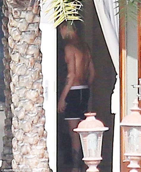 Justin Bieber Topless Photo Singer Shows Off His Abs In Miami Daily