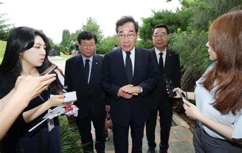 이낙연 내일 평산마을서 文 전 대통령 예방 盧 묘역도 참배